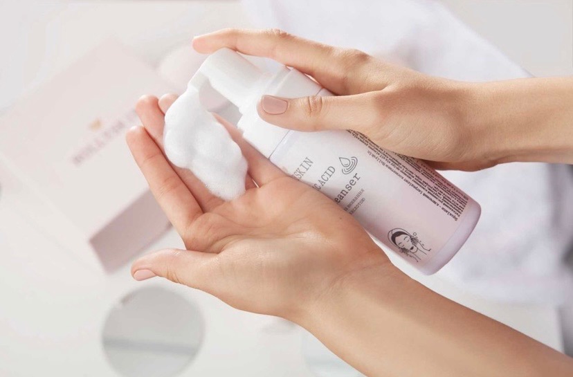 Hyaluronic Acid Foaming Facial Cleanser HOLLYSKIN — изображение 2